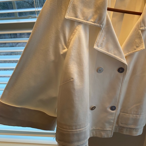 Beautiful St. John Jacket - Picture 2 of 5